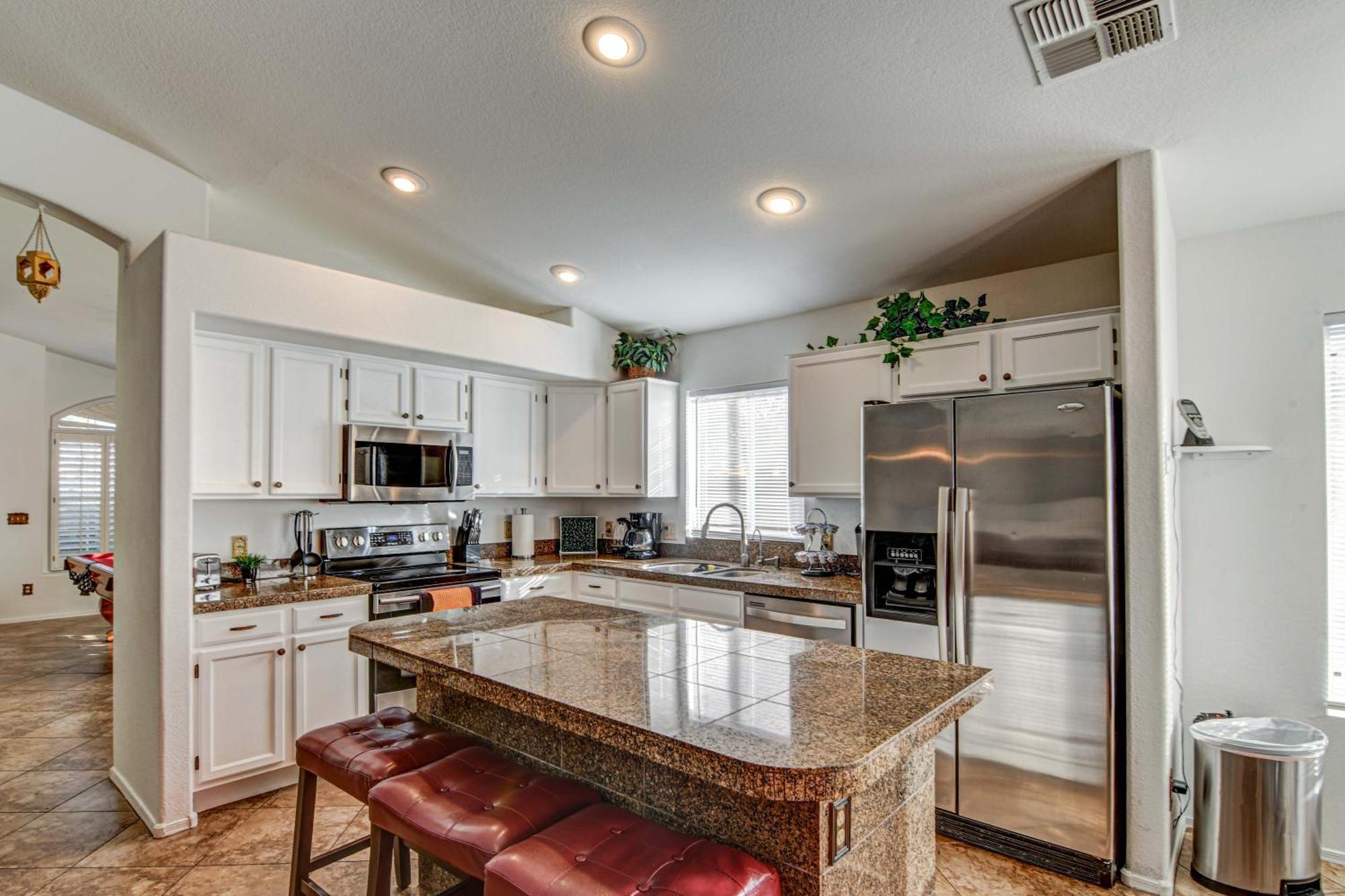 Route 66 Oasis In Downtown Gilbert With Heated Pool & Mini Golf Villa Exterior photo