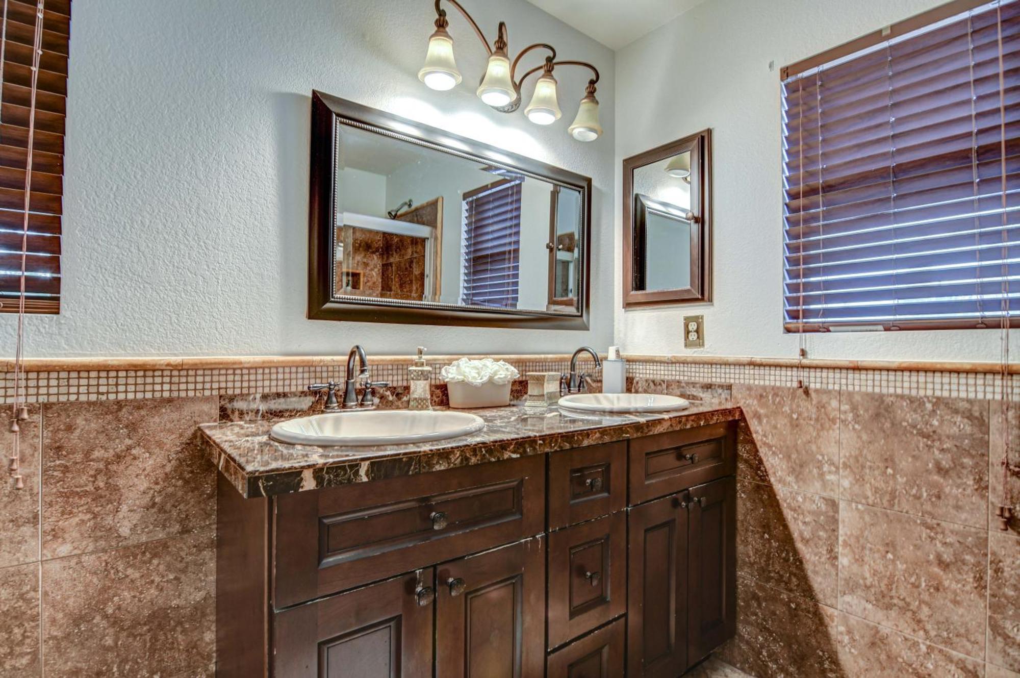 Route 66 Oasis In Downtown Gilbert With Heated Pool & Mini Golf Villa Exterior photo